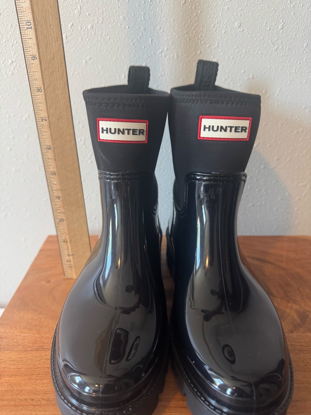 NWOT Original HUNTER Women's Black Gloss Short Back ChelseaRain Boots Size 6